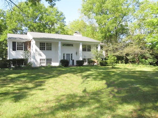 Captivating Colonial Home in Saline